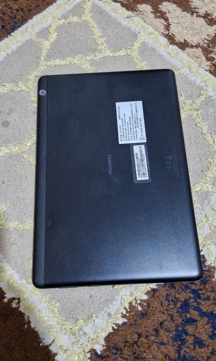 ايباد هواوي ذاكرة ٣٢ السعر ٧٠ ألف قفل *********** شراي اتصل مكاني بغداد حجم الشاشة ١٠ نظيف جدا
