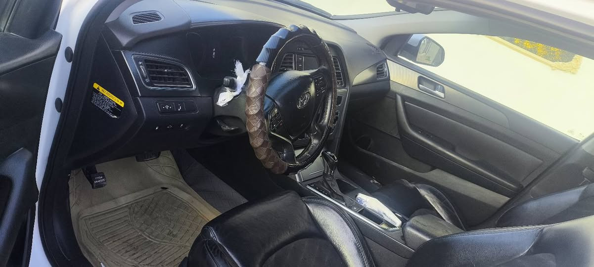 للبيع سوناتا موديل 2015واردامريكي رقم بابل فول مواصفات ماعده الفتحة السياره سبور دبل صالنصه بصمه كشنات جلد كشن كهرباء اشاير بلمري مري شفط مكينه 2400جي دي السياره جديده للاخير السعر122اتصل***********
