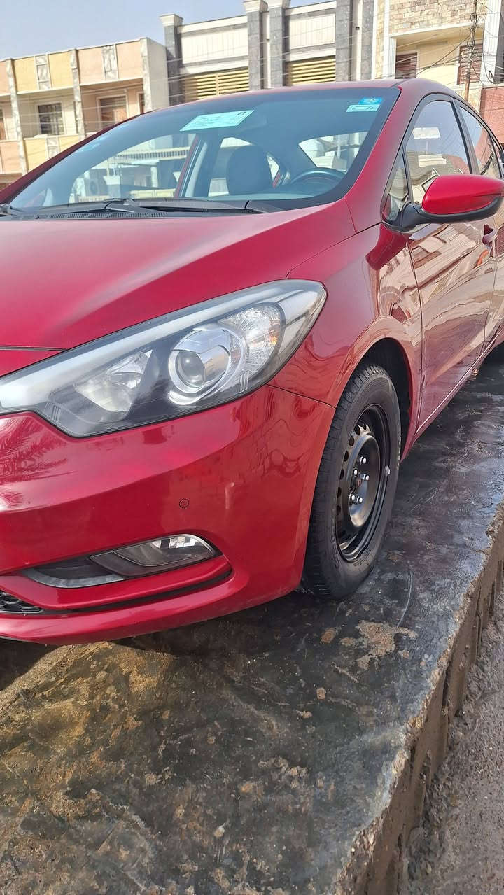 السلام عليكم
كيا سيراتو موديل ١٥ خليجي مكينه ١٦٠٠ دوش وبيها حساس شركة دولية سيارة جاهزة من كلشي مكينه وكير مامفتوحات صدر امامي خلفي جاهز تبريد تدفئة اي نقص مابيها السيارة بيها صبغ جاملغ الامامي فقط اثر شخوط وبارد بيها بالجنطة 
السعر ١١٠ بيها مجال بسيط
للاستفسار ***********
