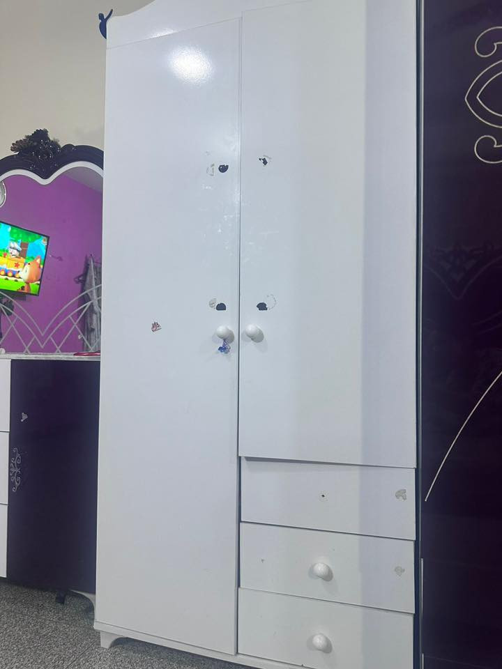 غرفه اخشاب ب٣٠٠ 
كنتور اطفال ب١٢٥ 
جربايه اطفال طابقين ب٢٢٥ وكلهم بيهم مجال 
الاتصال ***********

