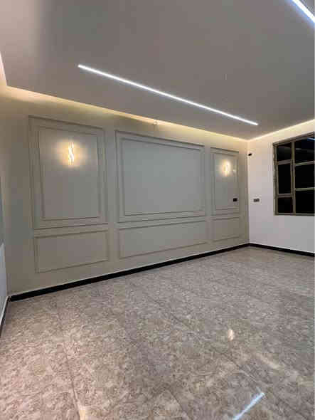 منزل للبيع المساحة 180م طابو زراعي 📄 تسليم مفتاح 🔑 
بناء حديث ( يحتوي على غرف منام عدد 2 / وصاله واستقبال ومطبخ وصحيات داخلية وخارجية وكراج 
في البصرة _ الصالحية _ قرب سنتر الصالحية _ على شارع تبليط 10م يبعد مسافه 150م عن الشارع الرئيسي 
السعر 155 مليون وبي مجال للشراي 
للتوآصل : *********** : *********** البصرة
