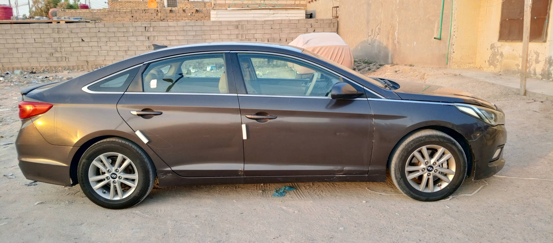 سلام عليكم
سوناتا البيع
موديل 2015
وارد امريكي حادثها جاملغ
تايرات جديده 
 وشويه من البنيد
الحداديه جديده 
مواصفات نص فول
مكينه جديده وناعمه سياره بيها ملاحضات بصيطه يعني ترتيبات خارجيه  سعر خاص
رقم الاستفسار  ***********
رقم الواتساب ***********