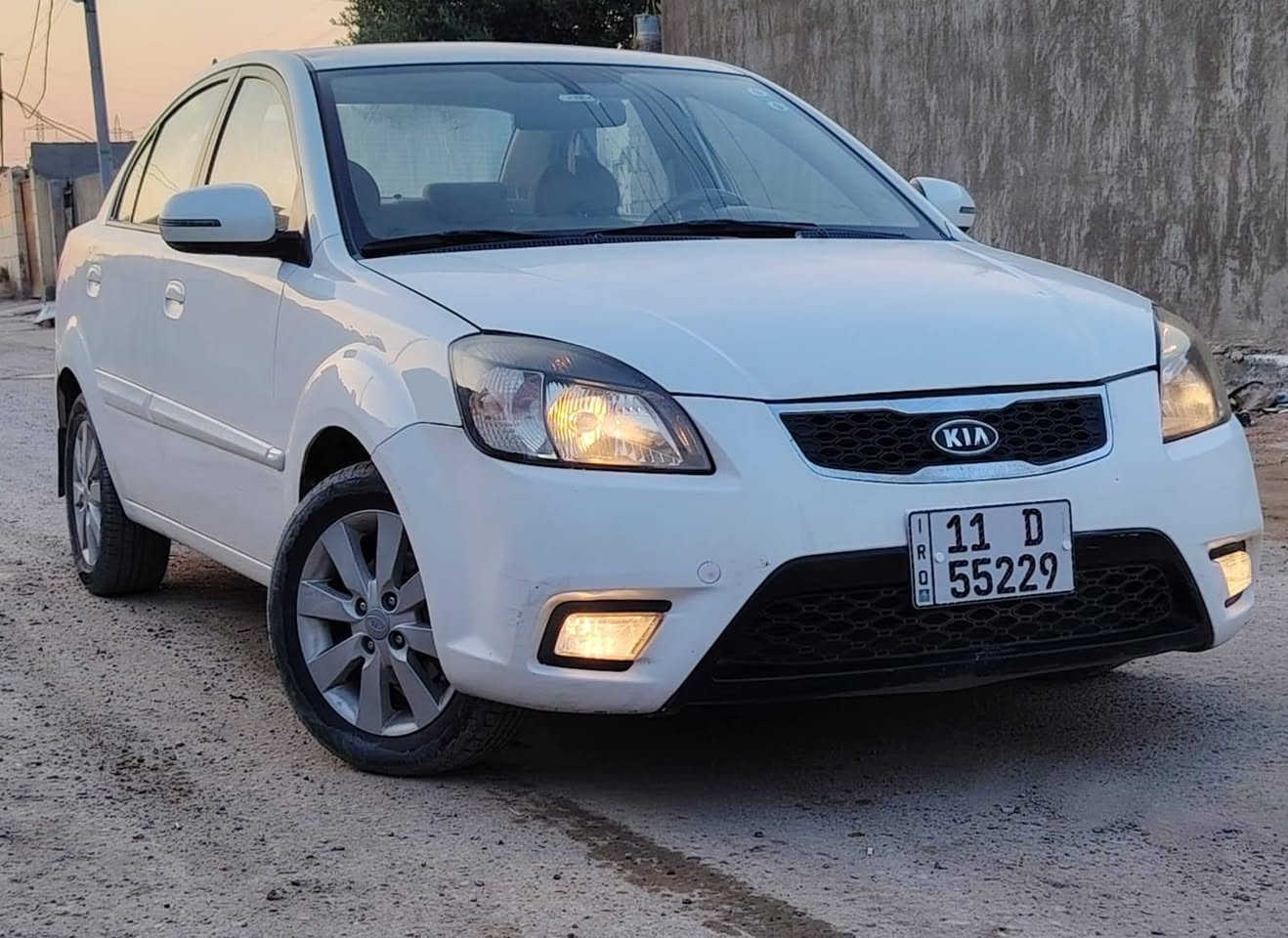 كيه ريو موديل ١٢ الشركة العامه مكفوله كفاله عامه ماعده صبغ ربع البنيد وصبغ بل باب الخلفي اثر شخوط سياره مكفوله ما عدا الذكرتهن محرك وكير كفاله حجم المحرك 1500 تبريد ثلج اشاير مري تحكم سترين +مري سنتر لك حاكيه رقم بغداد نكليزي  باسمي تحويل ثاني يوم  سياره كلش نضيفه سعر 94  ***********
*********** مكاني بغداد
