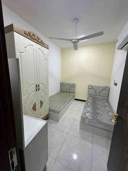 شقق مؤثثة للإيجار 
بناء حديث+مصعد
مكونة من صالة ومطبخ وغرفتين نوم وخدمات 
العنوان شارع فلسطين 
للاستفسار/***********
