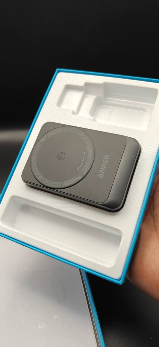 محطة شحن لاسلكية Anker MagGo 3-in-1 القابلة للطي، والمصممة لتكون مدمجة وسهلة الحمل.
يوفر الجهاز شحناً لاسلكياً سريعاً بقدرة 15 واط كحد أقصى للهواتف الذكية المتوافقة مع MagSafe، بالإضافة إلى شحن مخصص للساعات الذكية وسماعات الأذن.
يعتمد الشاحن على تقنية Qi2 المعتمدة لضمان سرعات شحن فائقة وأمان عالٍ أثناء الاستخدام.
نقصه كيبل


**إذا كنت صاحب هذا الإعلان وتريد حذفه لأي سبب، رجاءا أرسل رسالة إلى الدعم الفني**