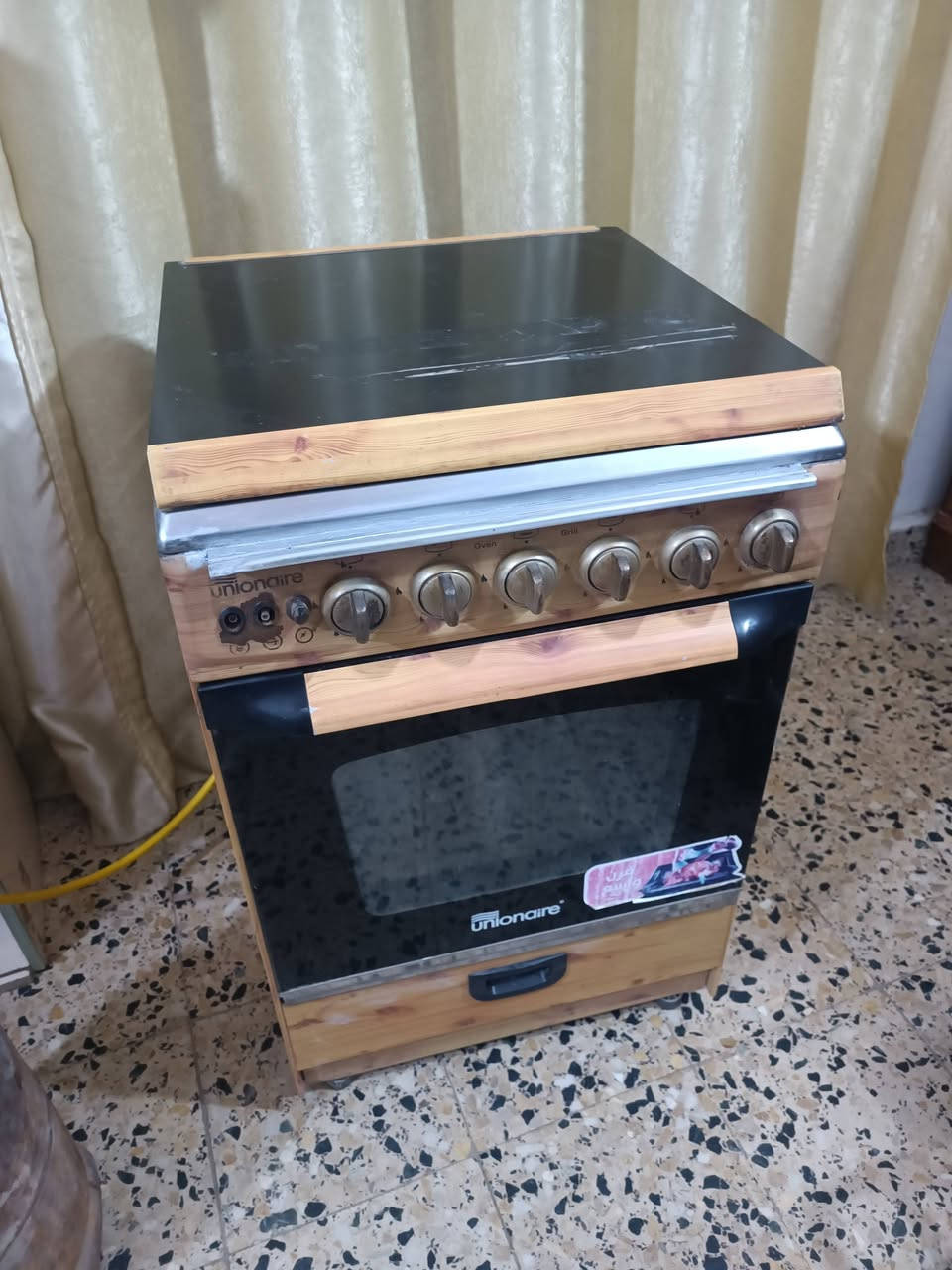 طباخ ايطالي للبيع نظيف كلش ١٢٥ الف ***********
