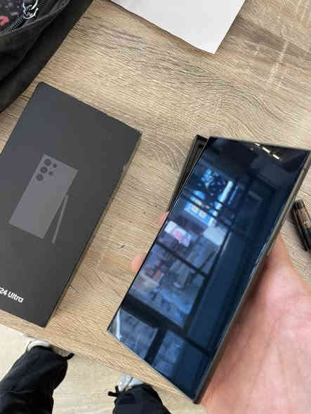 اس 24 الترا ذاكرة ٢٥٦/١٢  - شرق اوسط كامل الملحقات نضافة عالية جدا جدا - السعر ٩٠٠ الف - الشعب او باب المعظم - ***********
