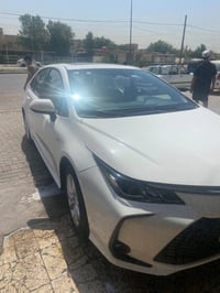 كورلا هايبرد موديل ٢٠٢٤ خليجيه السياره مكفوله كفاله عامه للصبغ ولاضربه...