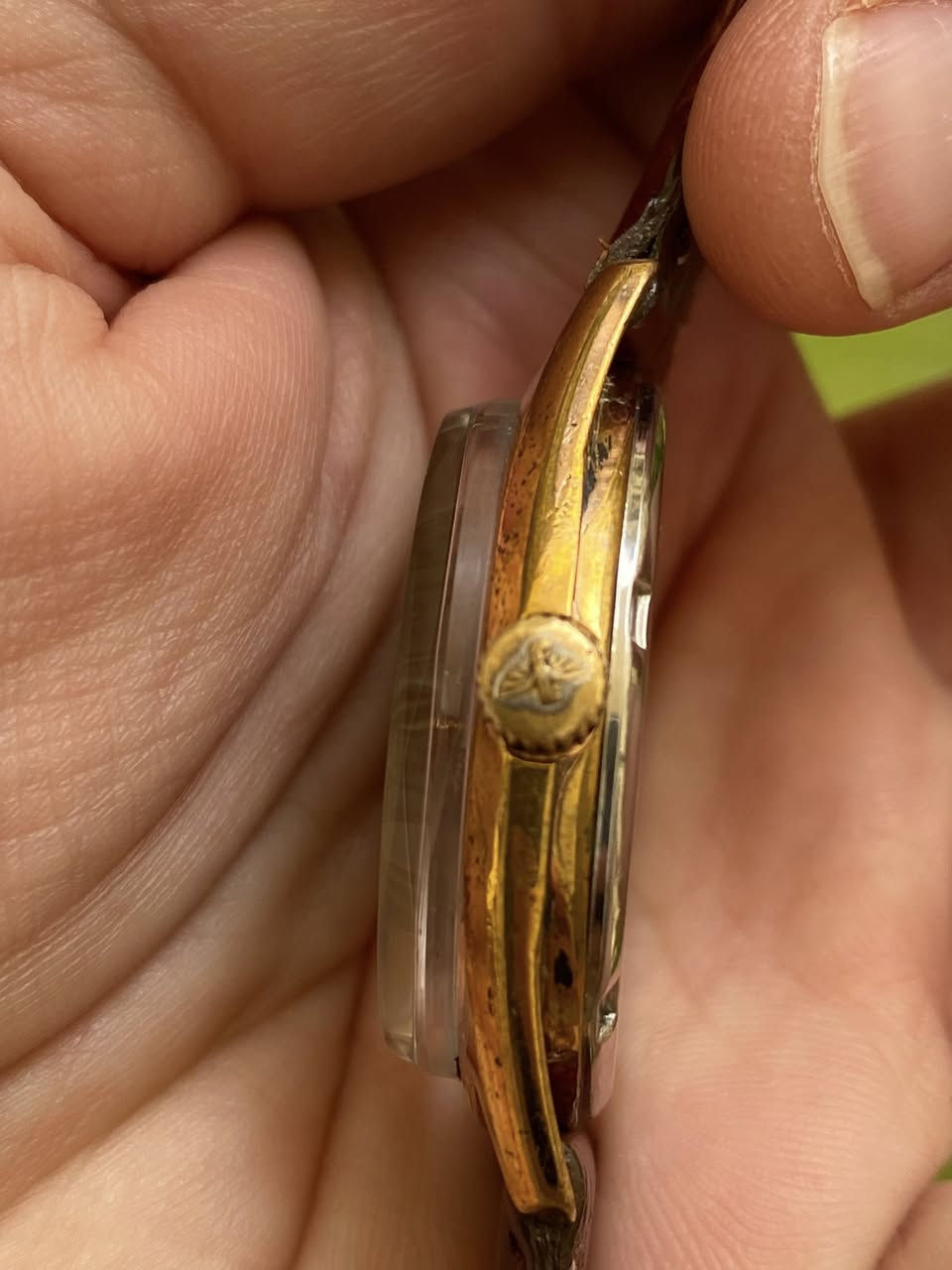 جمال الفنتج المخزن 

سويسري اصلي 

نصب تكويك 

تعمل بكفاءة عالية

مينا جدا مميزة 

نظافة تامة

طلاء ذهب 

تاريخ يومي 

مقاومة للماء 

زجاج مقاوم للخدوش

دكمة اصلية معلم جوفيال

سير مستبدل جلد اصلي 

القطر ٣٤

السعر ٨٥ الف 

يوجد توصيل لجميع المحافظات 

***********
