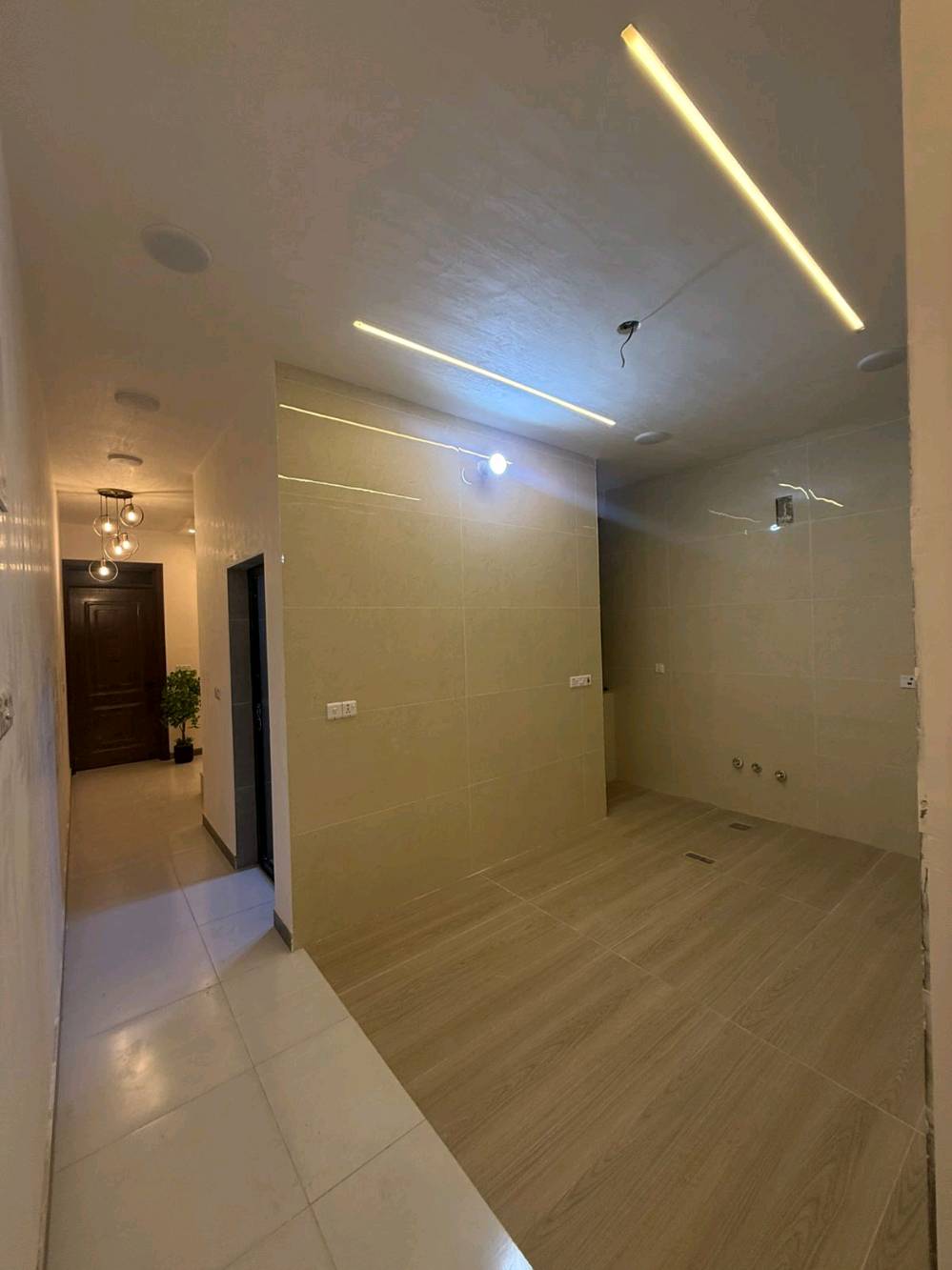 بيت للببع مجمع السلام ١٠٠متر طابقين
ثلاث غرف نوم وحمامات ٢
زيرو قبل اسبوع طلعو العمال منة 
تواثل عالرقم ***********
وين موقعه بالضبط داخل مجمع السلام؟ يعني أي قطعة/شارع/قربه من شنو حتى يسهل على المشتري يوصله؟: 
البوعيثة اول فرع بعد السيطرة