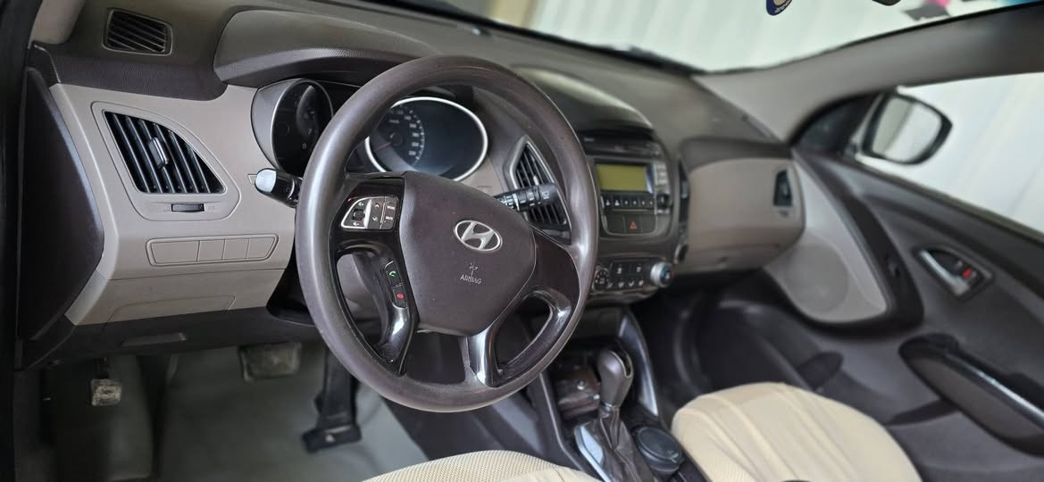 السلام عليكم حبايب 
عندي توسان موديل   ١٥  خليجي حلووة كلش بس بيهة شوية ملاحظات بالكشر ومصلحن يعني بيهة بارد بالجاملغ الامامي محلوووو
وبارد ما مبين بالباب الخلفي جهة لسايق وبيهة كارت بالبنيددكد شبر
مواصفات ..محرك ٢٠٠٠
كامرة ....
تحكم استيرن 
ويل كب دعاية 
وغيرهة من مواصفات المعروفة 
لسيارة ماشية  ٩٧  الف 
كلشي ما ناقصهة 
صدر جديد امامي خلفي 
تخم تاير
بطارية 
امانة الله عل خير للياخذهة لان كلش ترايهة حلو 
السعر لمطلوب ١٤٥ 
الاتصال     ***********
مكان السيارة بغداد الرصافة 
وكل الهلة بيك
