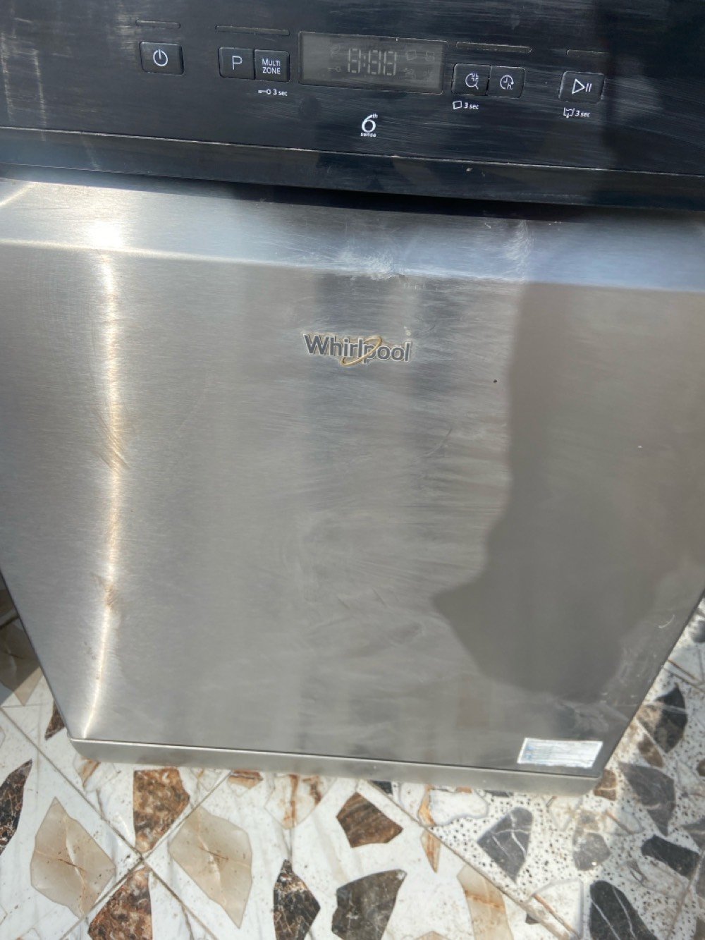 غسالة صحون امريكية مشتغلة مره وحده ومتروكة بيها عطل بسيط ابيعة كومة حديد ب50 الف قفل