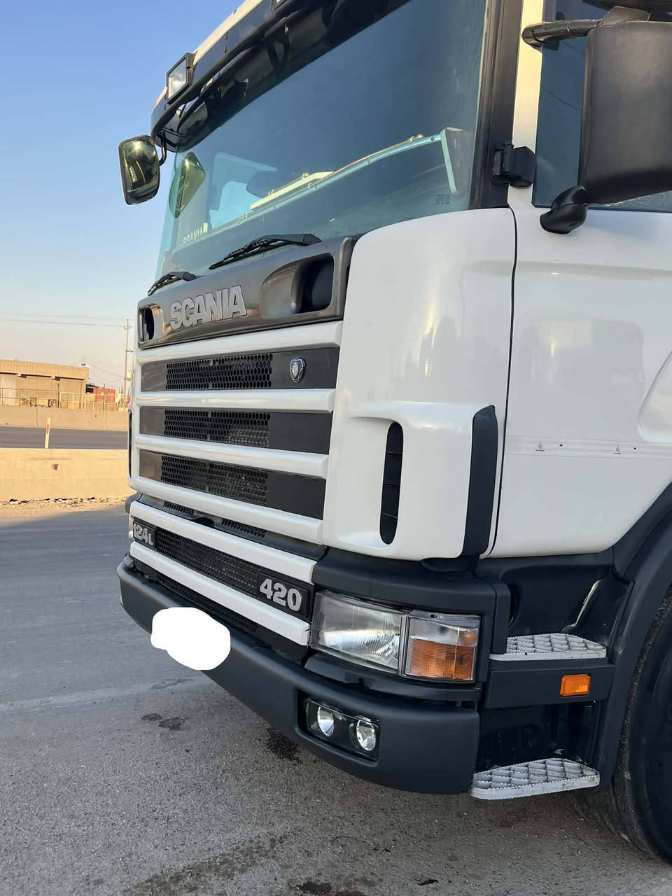 سكانيا موديل 2000 بلادي
رقم سليمانيه سنويه ساقطه ب 2022 
تحويل بسم عربي مسجله عربانه فلات 3 دناكير ذو جوانب متحركه 
محرك انجكتر خطين 420  6 سلندر 
كير 900 3/3 GRS عادي 
سحال امامي بلادي  
السعر  130 ورقه و بيه مجال الشراي
‏‪***********‬‏
***********
‏‪***********‬‏
