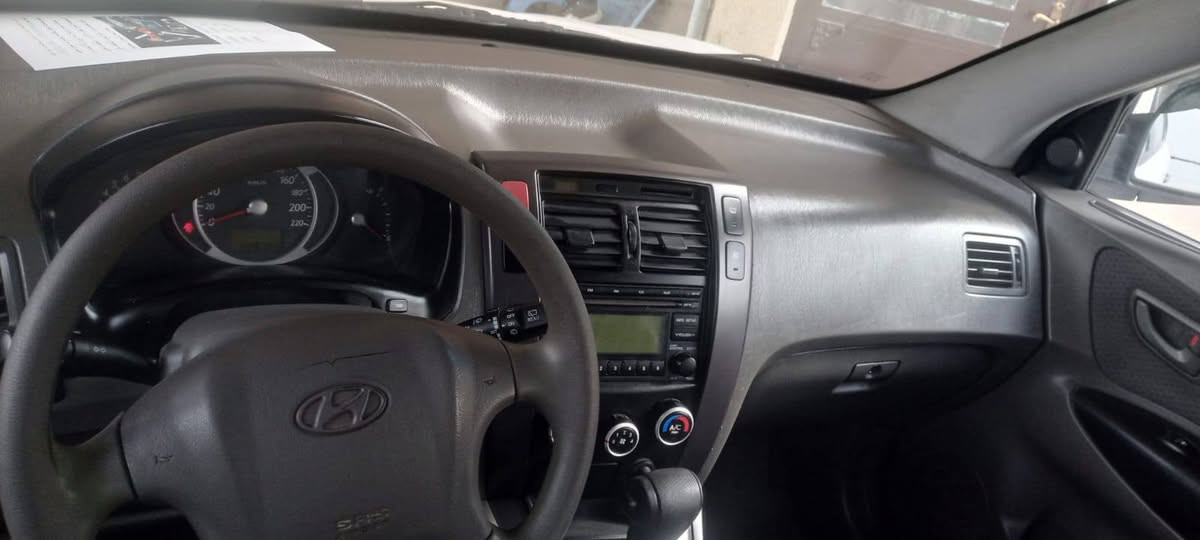 توسان موديل ٢٠٠٩ خليجي
رقم بغداد جديد 
سياره حلوه و جاهزه 
محرك كير مكفول 
بيها جاملق امامي رش فقط بدون ضربه  
مكانها بغداد الغزاليه 
السعر ١١٧ وبيها مجال بسيط 
‏‪***********‬‏
