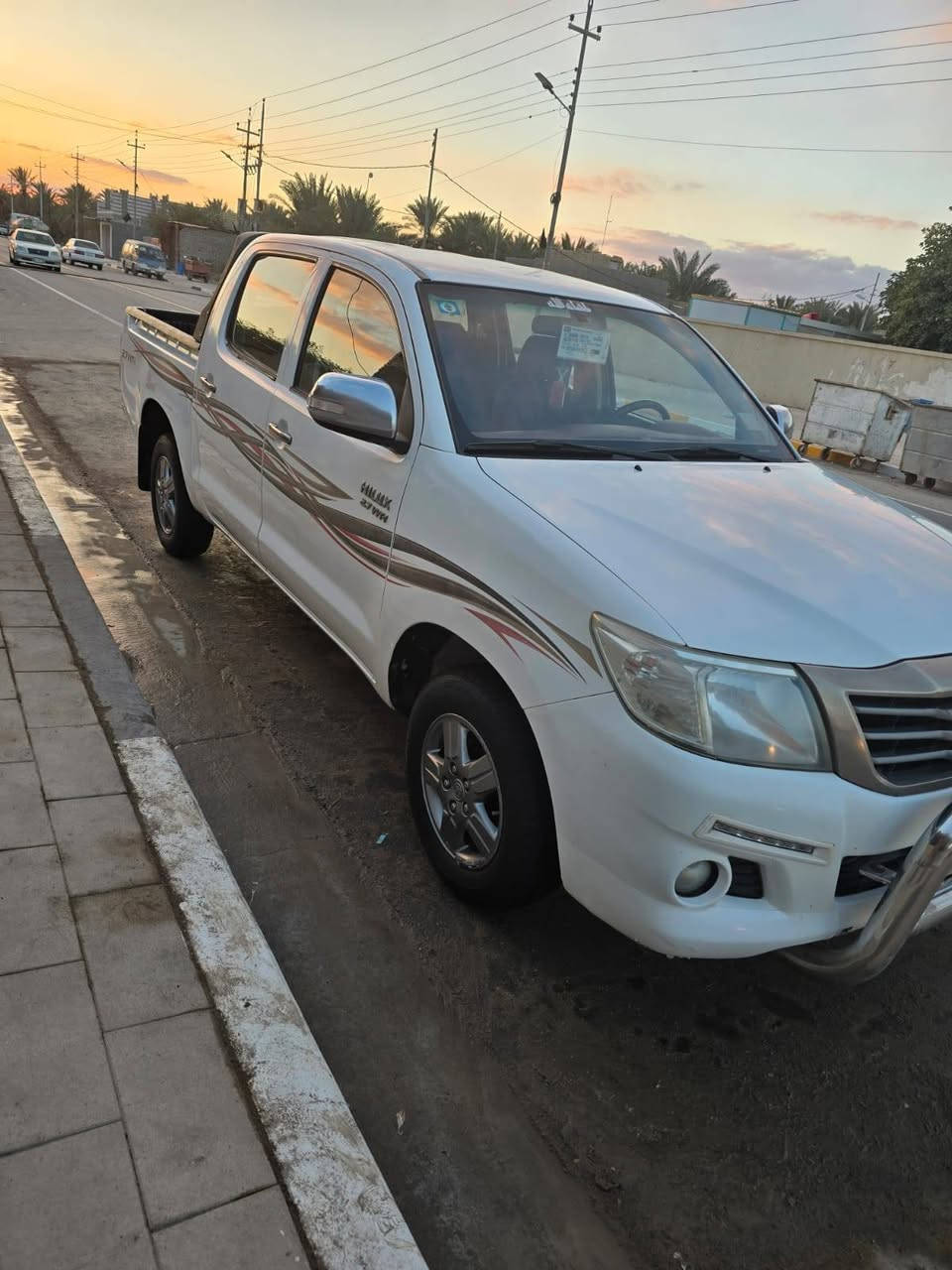 سلام عليكم للبيع هايلوكس للبيع موديل٢٠١٥. ***********
