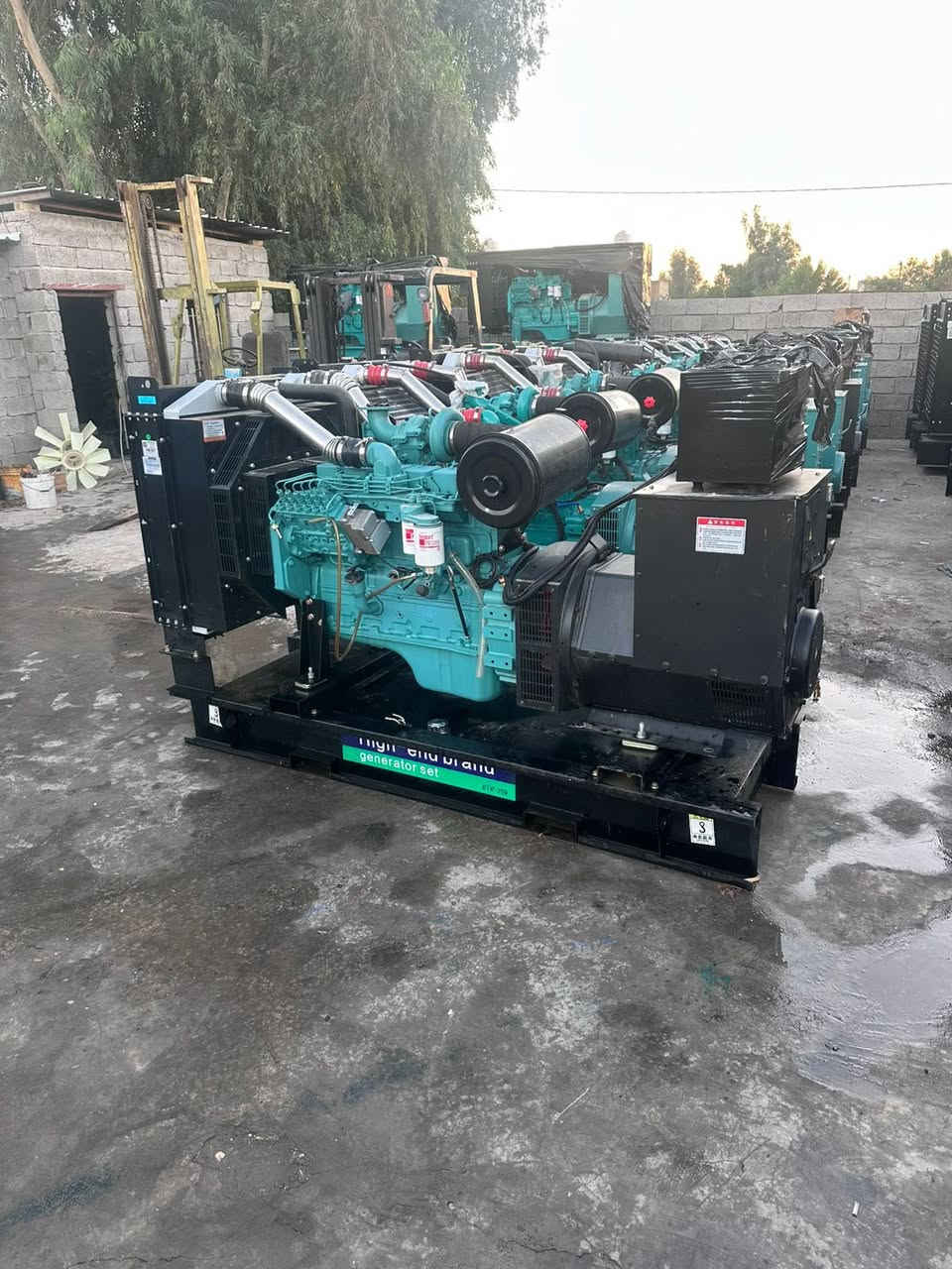 السلام عليكم مولدات كمنز 114 /24 ولف. /250 كيفي 
كمنز 12/102 ولف   150 كيفي     مكان بغداد
***********
