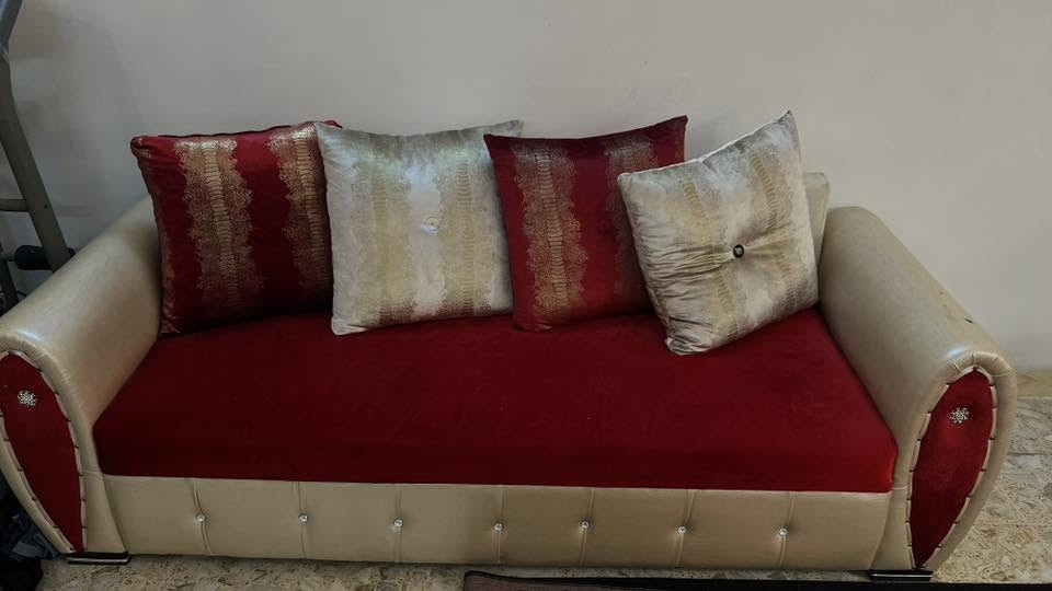 فاترينا مستعمل قليل نظيف جدا عدد ٢ طول ١٦٩ سم وعرض٧٠سم 
طبلة وسطية مع ٤طبلات صغيرة نضيفة بدون كسر او خدش
طخم كامل ١٠نفرات خشب نظيف ٢عدد حجم كبير و٢عدد حجم صغير وعدد ١ حجم وسط

للاستفسار اكثر راسلو معنا واتساب او اتصل الرقم 
***********
