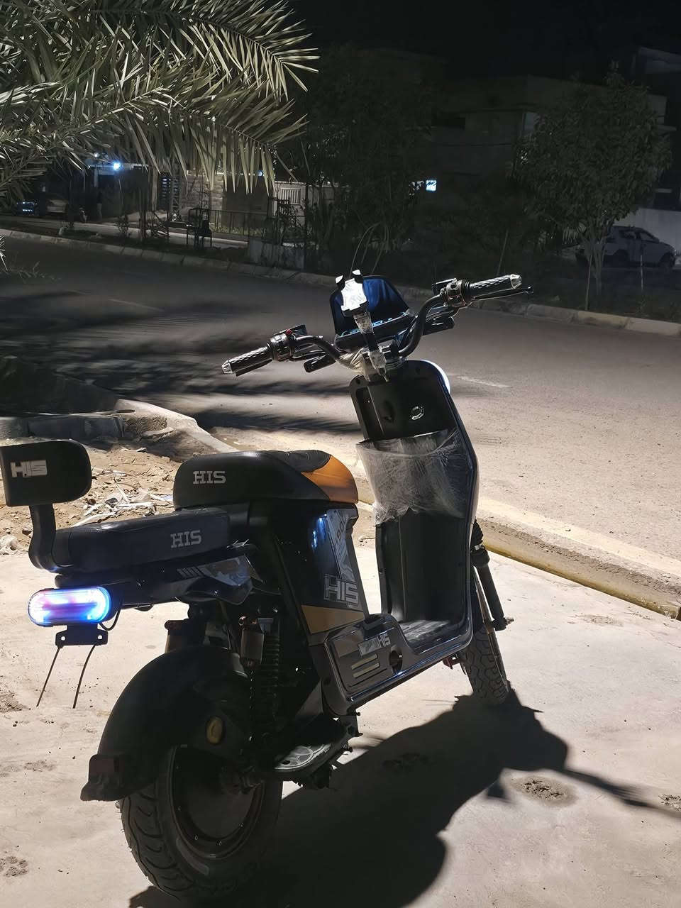 السلام عليكم دراجة شحن النوع HIS  يعني H900 اول شي الدراجة نضيفة كلش ومابيه اي عطل وكلشي بلادي  والدراجة ولاشخطة بيه   مواصفاتها سماعة تحت الشاشة  وكماشة مبايل امامية  وبيه الجاملغ شوية بي فطر خفيف كلش وعالجته  واضافات من عندي كلوب لد قوي كلش والبطاريات بل باكيت  والبطاريات اشتريتهن طلب خاص 40امبير مو مثل  R9  يجي بطاريته ٣٢  لا عيني دراجتي بيهة بطاريات اقوى وشلعة قوية  والسعر ٦٠٠ قفل الان الدراجة بل باكيت بعده  ولا تكسرون اب سعره فدوة اول اذا احد يريد يراوس اب ماكس  جديدة بحيث اريده ابلادي  الموقع ديالى بعقوبة مدرسة الامين ام الكرفس


**إذا كنت صاحب هذا الإعلان وتريد حذفه لأي سبب، رجاءا أرسل رسالة إلى الدعم الفني**