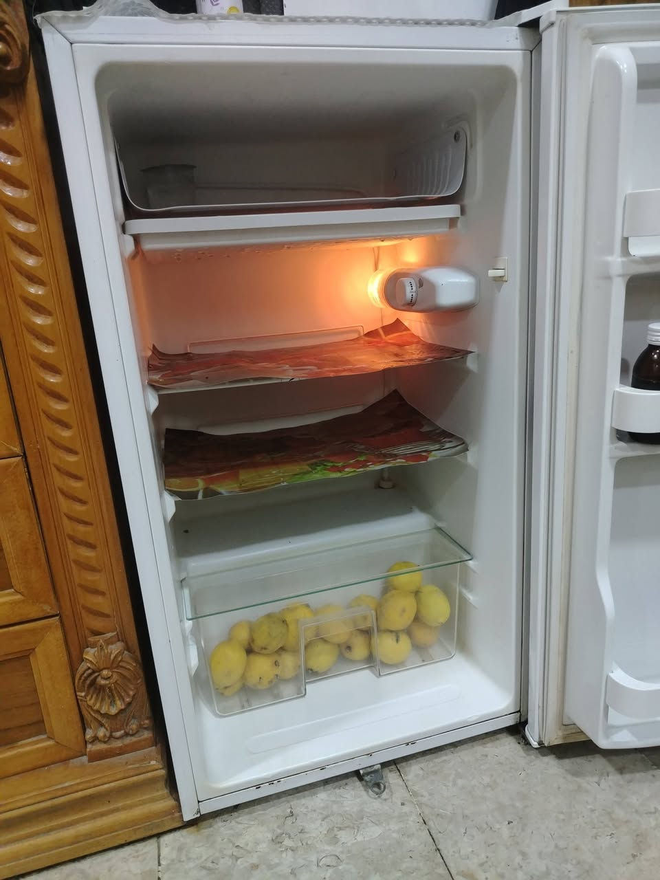 السلام عليكم
ثلاجه للبيع نضيفه جدا تجميدها فول ٨٠ بيها مجال مكاني بلديات يم سيد هاني*********** موجود واتساب ومازنجر
