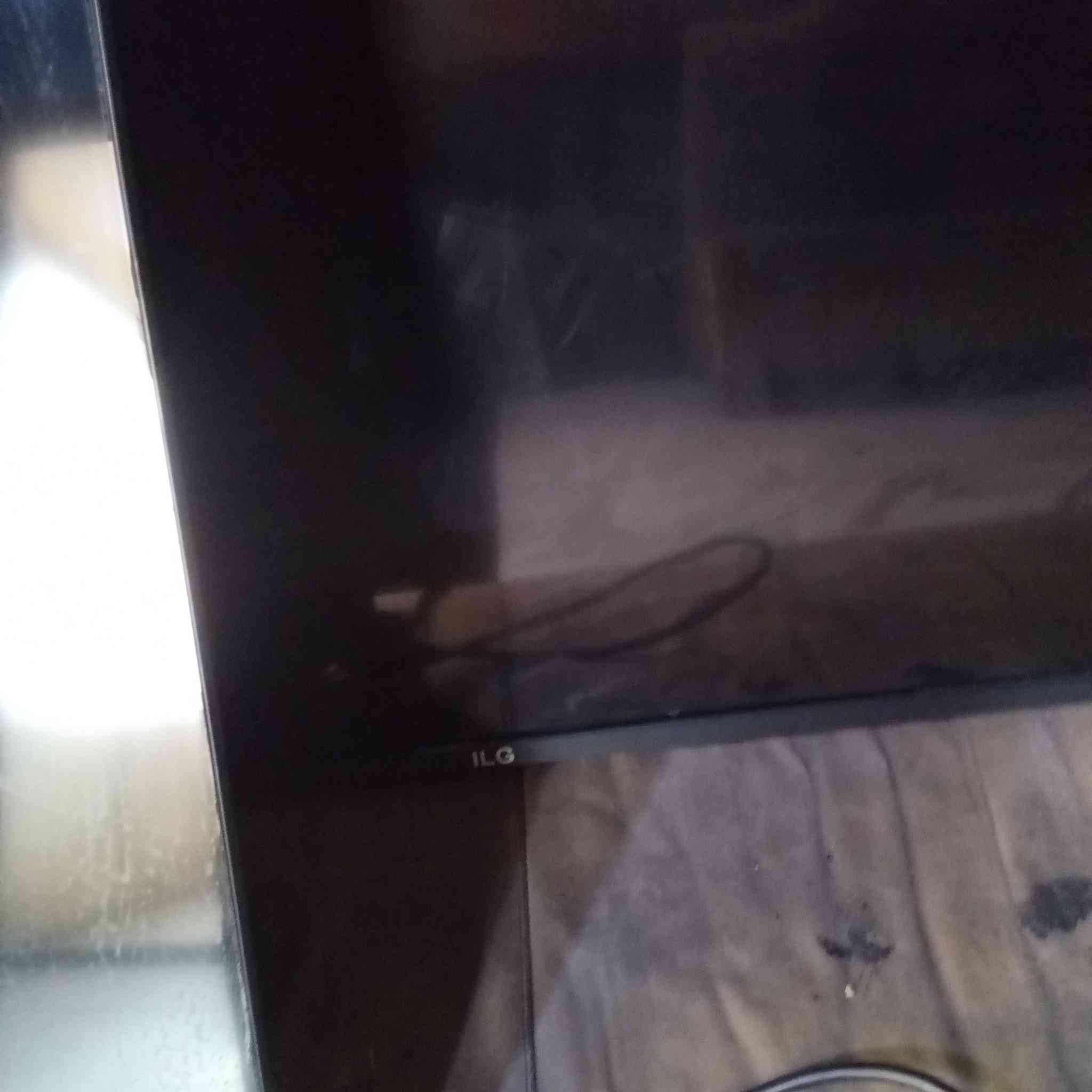 شاشتين وحده 42اوثانيه 50يشغلن نت السعر300 الرقم ***********
