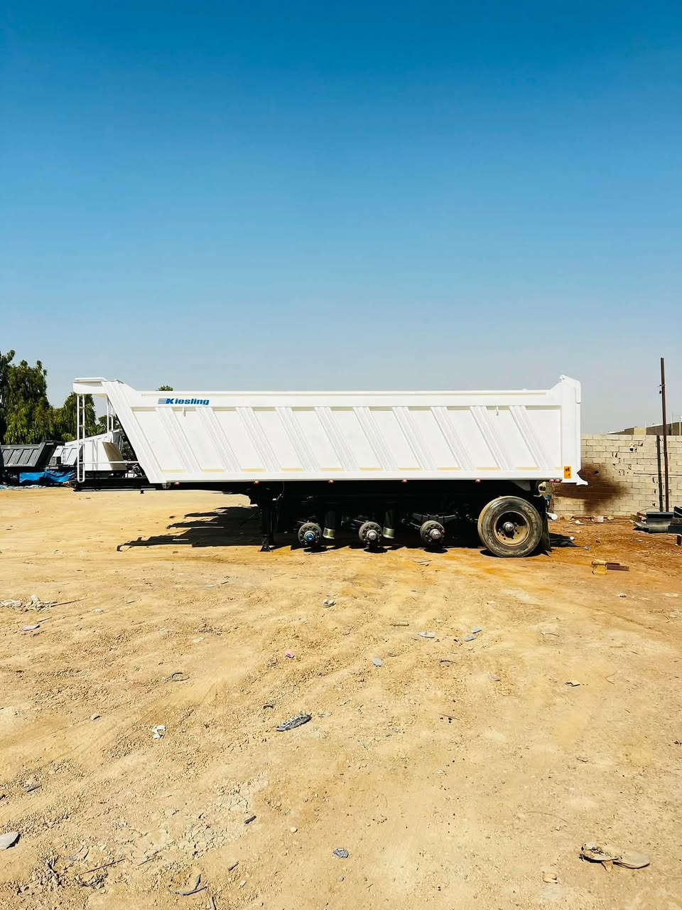 للبيع عرباين ماك نيسان شاصي ١٦ كاعية ٨ دناكير١٦ جك تريلة ***********

