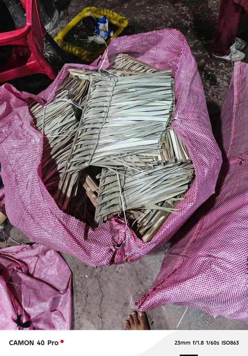 إخوان السلام عليكم مكانس، جمله للبيع درجه أولى بشرط 
الفحص كدامك تفتح شليف كله وشوفه بعينك القطعة ثلاث مئة دينار،  يوجد توصيل  في، حال تأخذ، كميه ***********
