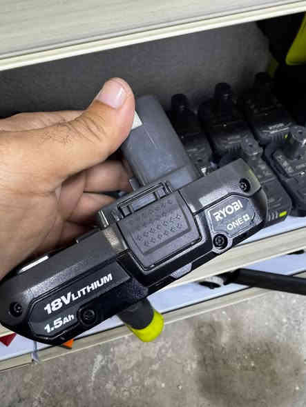 سلام و علیکم 
متوفر بطاریات ریوبی اصلی 
کلهم بشرط شغال و مابی عیوب و مامصلح کلهم کبس مامفتوح و نضافە 95%

توصیل موجود ***********واتساب
