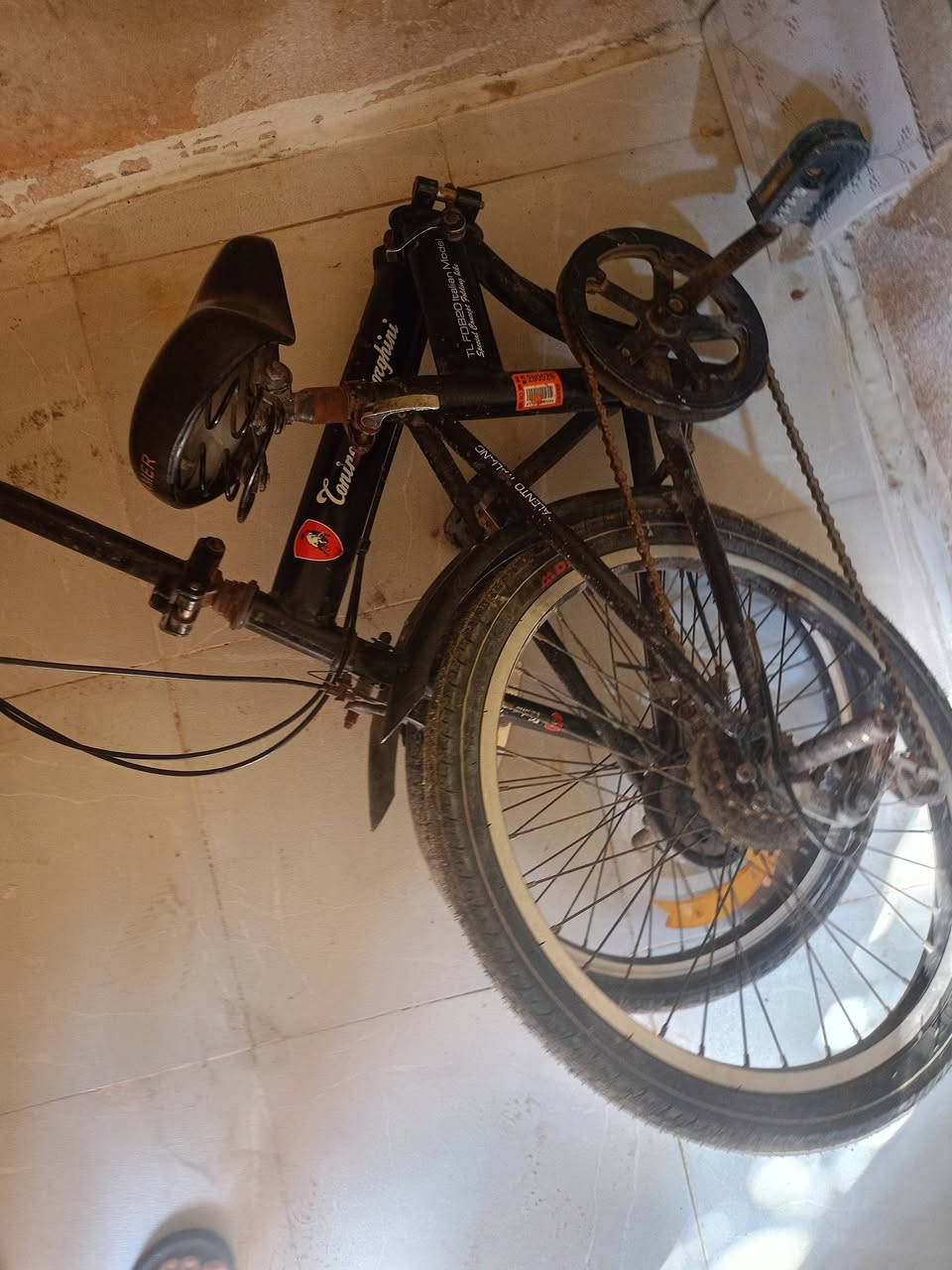 بايسكل ياباني اصلي حجم 20 يطبك ب75 العنوان الحسينيه شارع  ابو سمير للاستفسار  على  الرقم ***********
