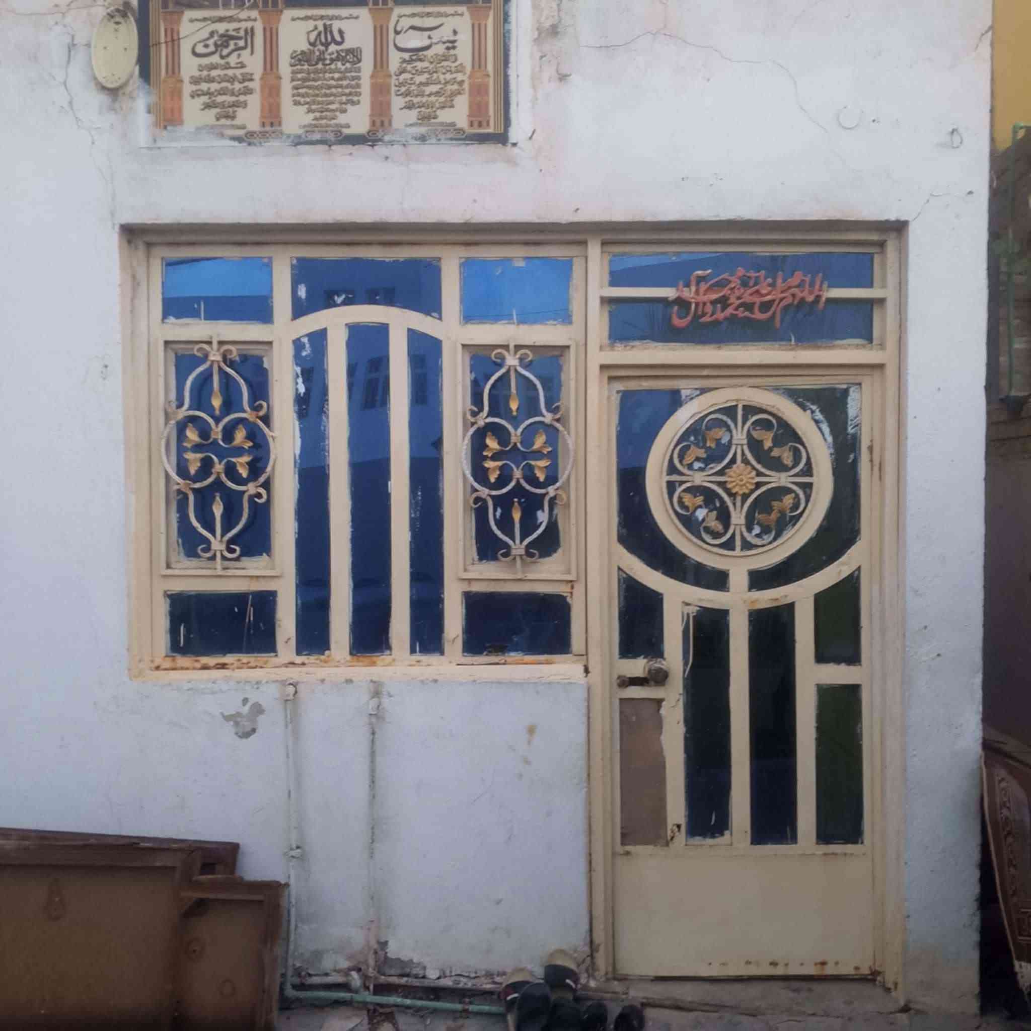 السلام عليكم عندي بيت لبيع مساحته 200 متر السعر 110 وبي مجال رقم الهاتف ***********
