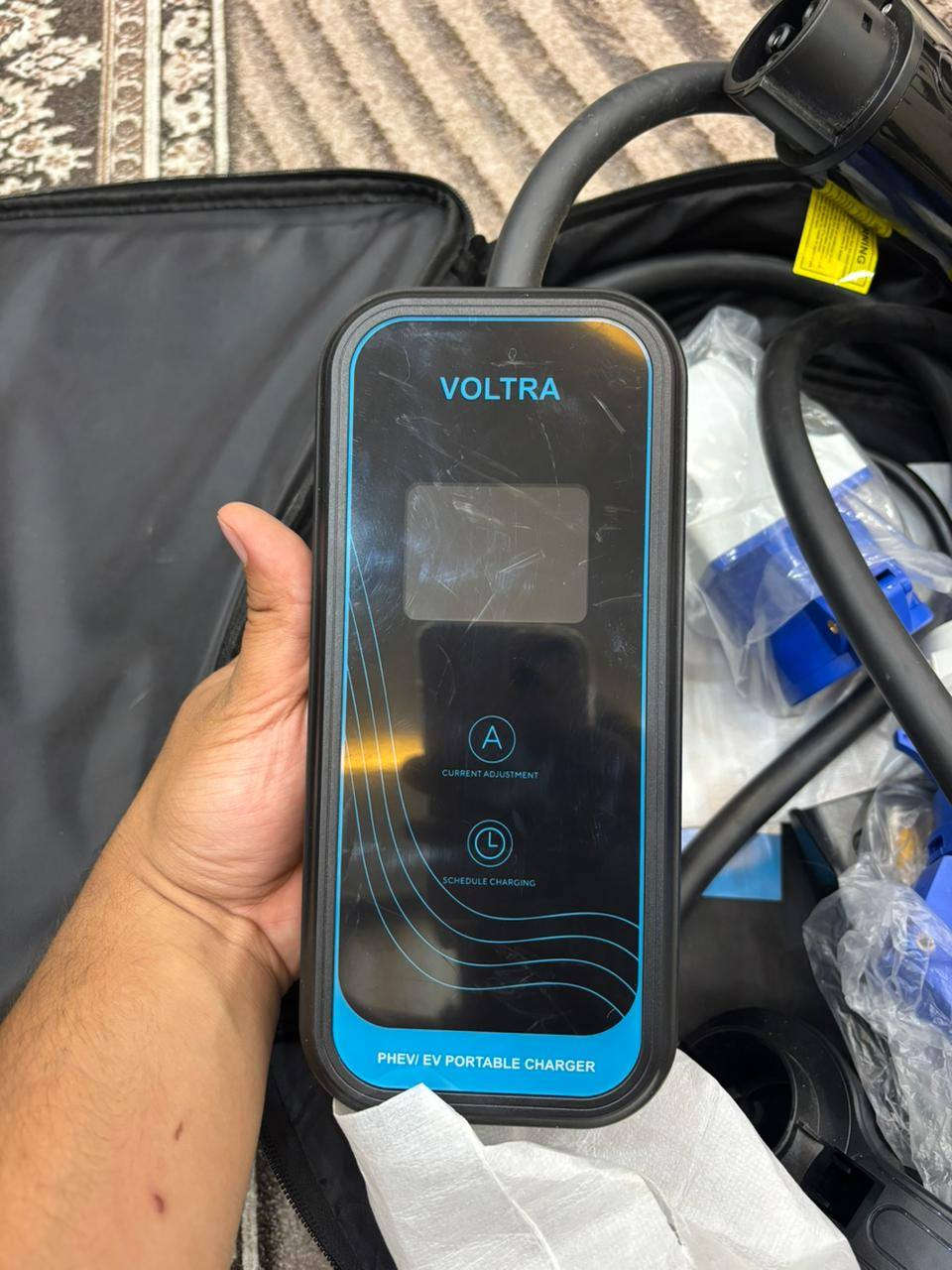 🔥 للبيع شاحن سيارة كهربائية VOLTRA — استخدام أسبوع فقط، بحالة الوكالة وكأنه جديد، كامل الملحقات والجنطة الأصلية.
المواصفات: ✅ ماركة VOLTRA
✅ شاحن متنقل Portable EV Charger
✅ 32 أمبير
✅ يدعم 220–240V
✅ شاشة عرض رقمية لبيانات الشحن
✅ كابل شحن قوي وطويل
✅ كامل الملحقات + الجنطة الأصلية
✅ استخدام أسبوع فقط
💰 السعر: 250 ألف دينار
📞 رقم التواصل: ***********
