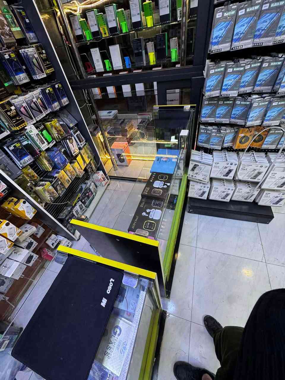 ديكور محل كامل باترينا جام عدد 3 ميز كاشير عدد 3 باترينا رفوف عدد 4 خشب تعليك كفرات 4 طبقات 

هاتف *********** تكريت, صلاح الدين
