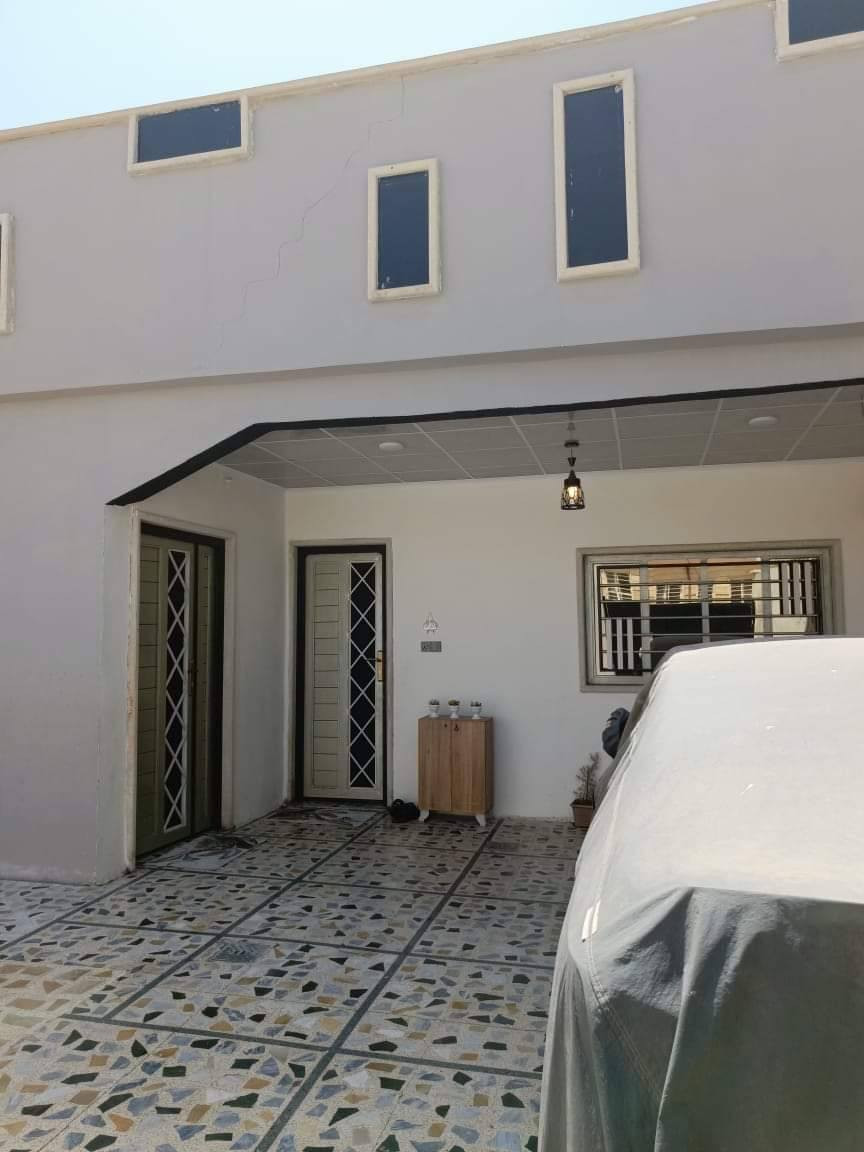 دار للبيع  🏠
_______
الموقع : 📍
⚝حي القدس
قرب جامع المؤمنين  
مقابل الدار مدرسة شمس المعرفة الابتدائية للبنات 
 ومتوسطة حفصة للبنات الجديدة
___________________
⚝ مساحة الدار :200متر بالسند
واقع حال 270متر*70مترفضلة   عبارة عن  حديقة خلف الدار  
واجهة10
وعمق 27
طابق ونص
⚝  حوش كبير  استقبال جبسن بورد   هول منور صغير للانارة ثلاث غرف نوم ٢بالطابق الأرضي  والطابق الثاني غرفة نوم ١ صحيات تواليت غربي وشرقي الدار سيراميك وكاشي  
*سند ملك صرف
  مع الكاونتر  الستائر
السعر على واتساب فقط.. ***********
