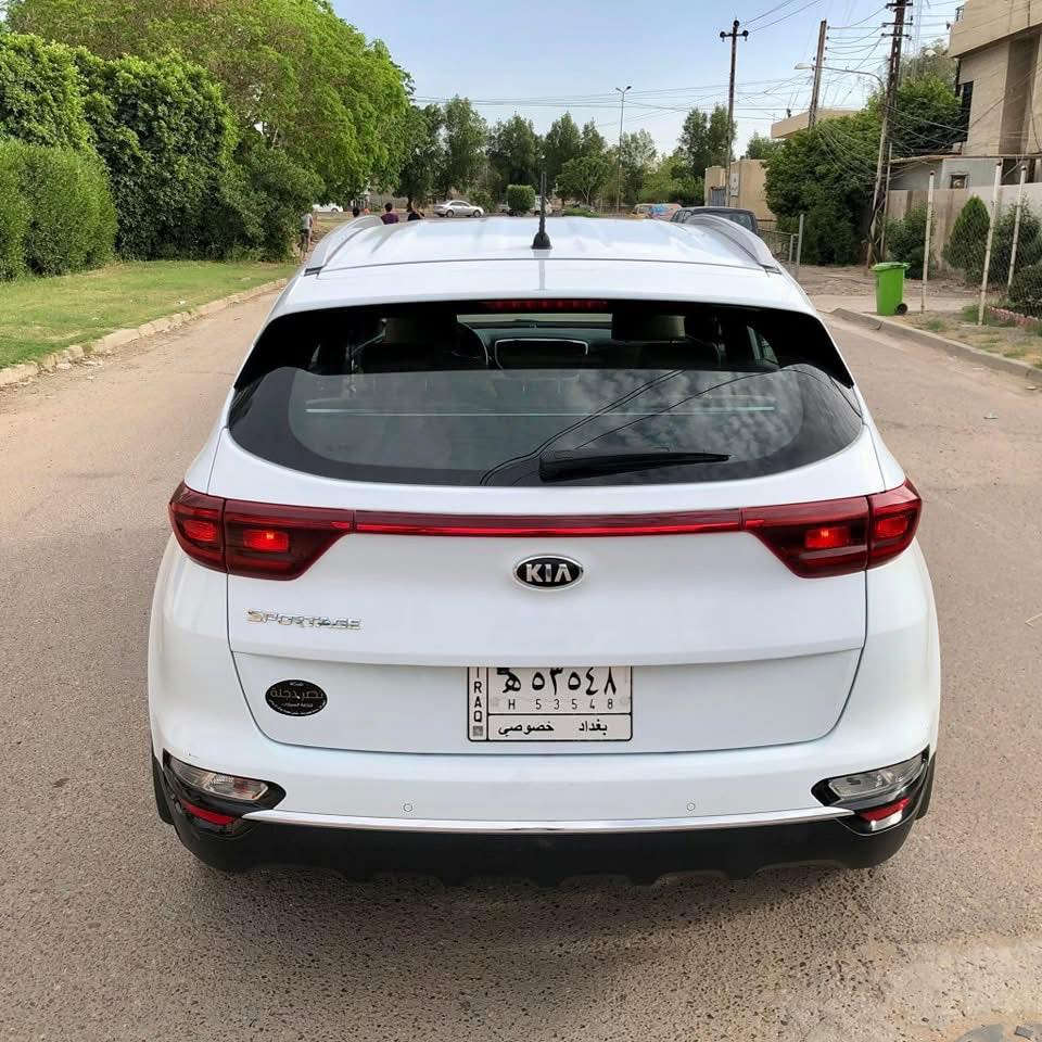 KIA SPORTAGE (ضمان الدولية العراقية)
الموديل :-2020
عداد السيارة :-77000 كم
المواصفات:-
1- صف المقاعد الامامي كهرباء
2- شاشة + كامرا عمل 
3- وبقية مواصفات السبورتج المعروفة
السعر :-19.500$ قابل للتفاوض
العنوان :- الكرخ / حي الخضراء 
للإستفسار :-***********
