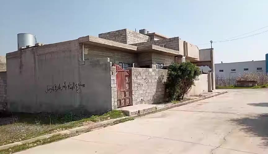 السلام عليكم 
بيت للبيع زيونة الرابعة المساحة 100متر مربع موقع مميز جدا  جدا قرب مشروع ماء الساهرون 
واجهة 10 إطلالة البيت على نهر دجلة مباشر مقابل البيت حديقة 250متر البيت متكون من غرفة ومشتملات واستقبال وهول ومطبخ البيت مصبوب صب أرضية ومشتغل مجاري وبي شبابيك وأبواب يعني بي نواقص السعر علق  ب((تم))  ويصلك السعر


**إذا كنت صاحب هذا الإعلان وتريد حذفه لأي سبب، رجاءا أرسل رسالة إلى الدعم الفني**