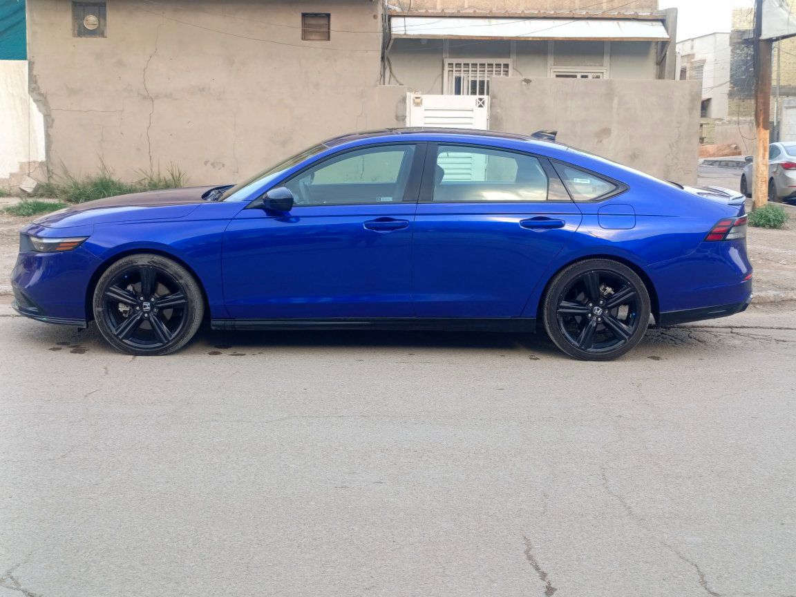 ياالله 
هوندا اكورد هايبرد 24 سبورت L 
ماشي 13 الف 
بدون ايرباك 
بدون صبغ فقط دعاميه اماميه صبغ 
بغداد 
السعر/210 بيه مجال للشراي 
ملاحضه اخوان كلشي اكو بلسوك 
مكلف بلنشر تواصل مع صاحب السيارة اتصال أو واتساب 
هاتف ***********
