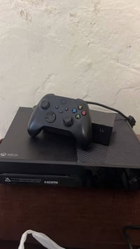 ورحمه الله عندي هذا الاكس بوكس للبيع  ذاكرته 512سعره 150 وبمجال0776612...