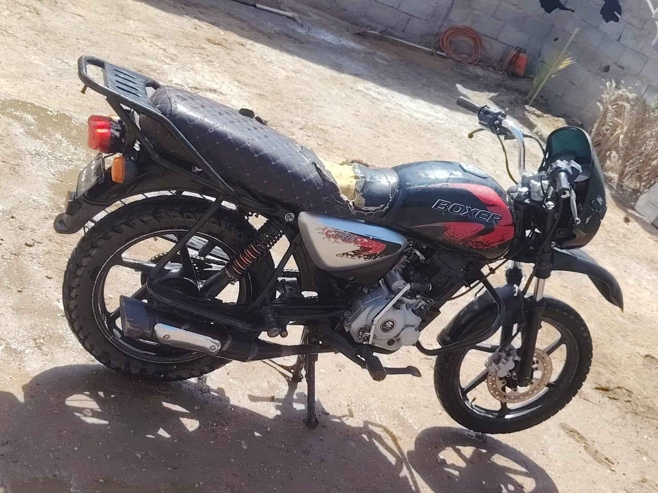 بوكسر للبيع موديل 21 دراجه نضيفه وحلوه  شوفت عينك السعر مليون 200 وبيها مجال  مكينه بيها شلعه خير من الله  وصوت ناعم اوراق كامله مكاني الهوير شراي يتصل ***********
