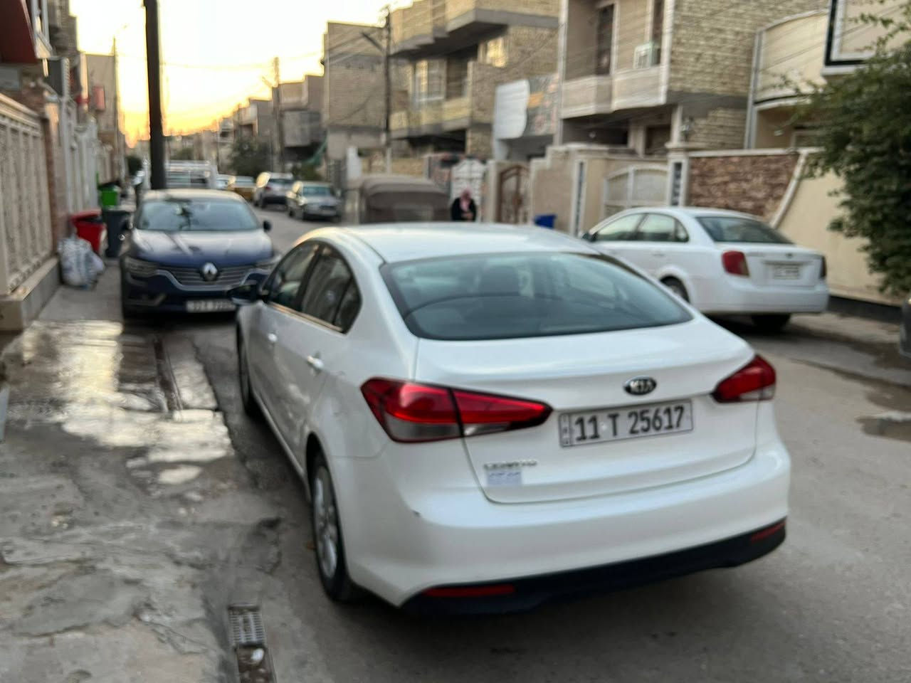 سلام عليكم من رخصه مدير الكروب المحترم كيا سيراتو 2018 خليجي مكفوله نصف فول تحكم ستيرن مري شفط ابيض صدفي سياره ماشيه 54 كيلو متر سياره جديده بل خير عل ياخذه
عنوان الشعب السريدات *********** السعر ١٣٥و بيها مجال قليل بغداد, العراق
