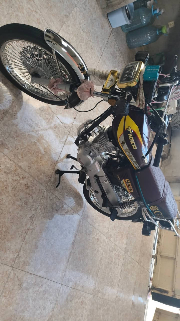 السلام عليكم ورحمة الله وبركاته  عزيزي ماطور للبيع 
أوراق كامله ومنفيس  وكهربائية شغاله كامل ما ينقصه شي 
سعر خاص  ***********
