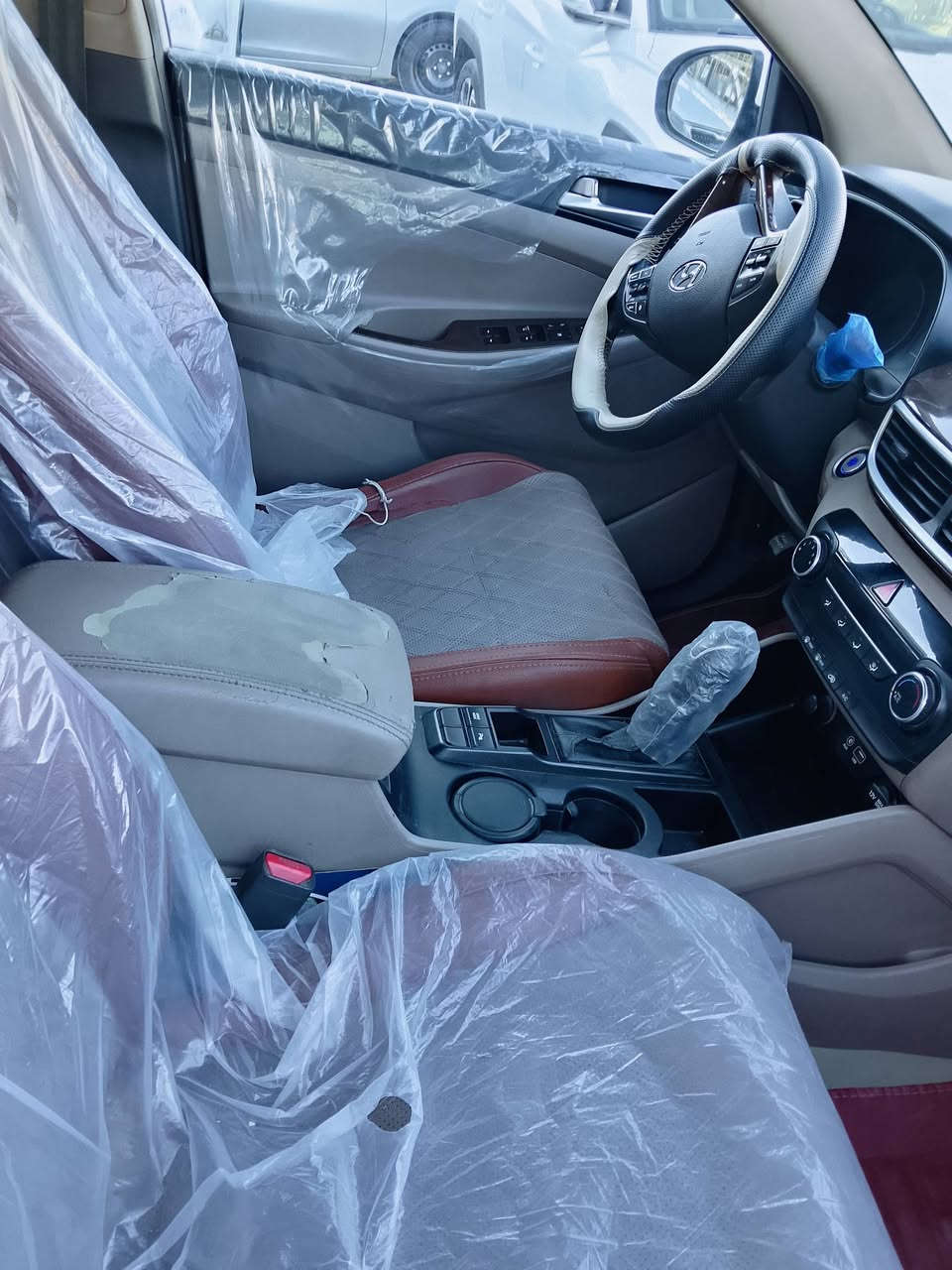 توسان موديل 19خليجي رقم بغداد
كفالة من صبغ وتبديل فول مواصفات للخير ماشي 82
السعر 179وبيهة مجال 
الرقم الهاتف ***********
مكان اليوسفية ناحيت الرشيد
