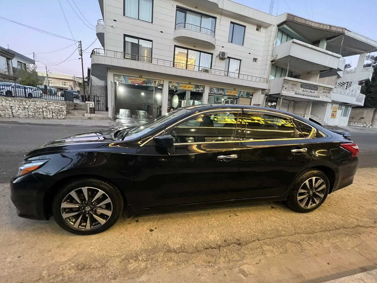 نرخی 105وەرەقە  مامەڵەیەکی کەم شوێن قەزای دوکان 
ئەڵتیما 2017sv ڕەشی قەتران  مواسەفات ویل کرۆم باڵی سەرسنوق ڕاداڕ سوکان تەقەڵ شەغال کامێرا زۆر مواسەفاتی تری  چوارتیەو ویلی لۆکی لەسەرە دوو پارچە بۆیاخە بەتانەی لای سەکن لەئەو روپا گۆڕاوە بەبیلادی بێ بۆیاخ  شانسی سەرە دەبڵ بەشەرت تەنها 100 هەزار میل ڕۆیشتوە گێڕ و مەکینە ی نەکراوەتەوە بەشەرت تەبرید کارەبای گشت گیانی بەشەرت 
ژم ***********
                                   *********** دخان, السليمانية
