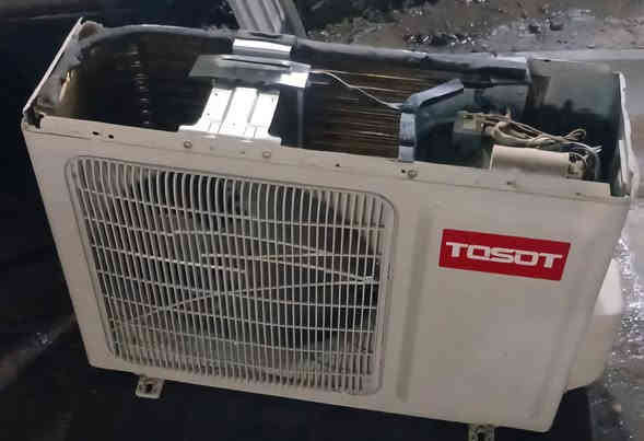 سبلت توسوت حجم واحد طن اعتيادي وليس انفيرتر 
بلادي على وضع الشركه بدون اي تصليح 
ملحقاته كامله بوراي  ريمونت قاعده وايرات غازه مقفول اصلي  شركه 
سعره  250 شامل التنصيب والنقل
 داخل بغداد فقط 
مكاني بغداد قريب الشعب بوب الشام     للاتصال *********** او وتساب 
موجود توصيل بكروه داخل بغداد فقط
