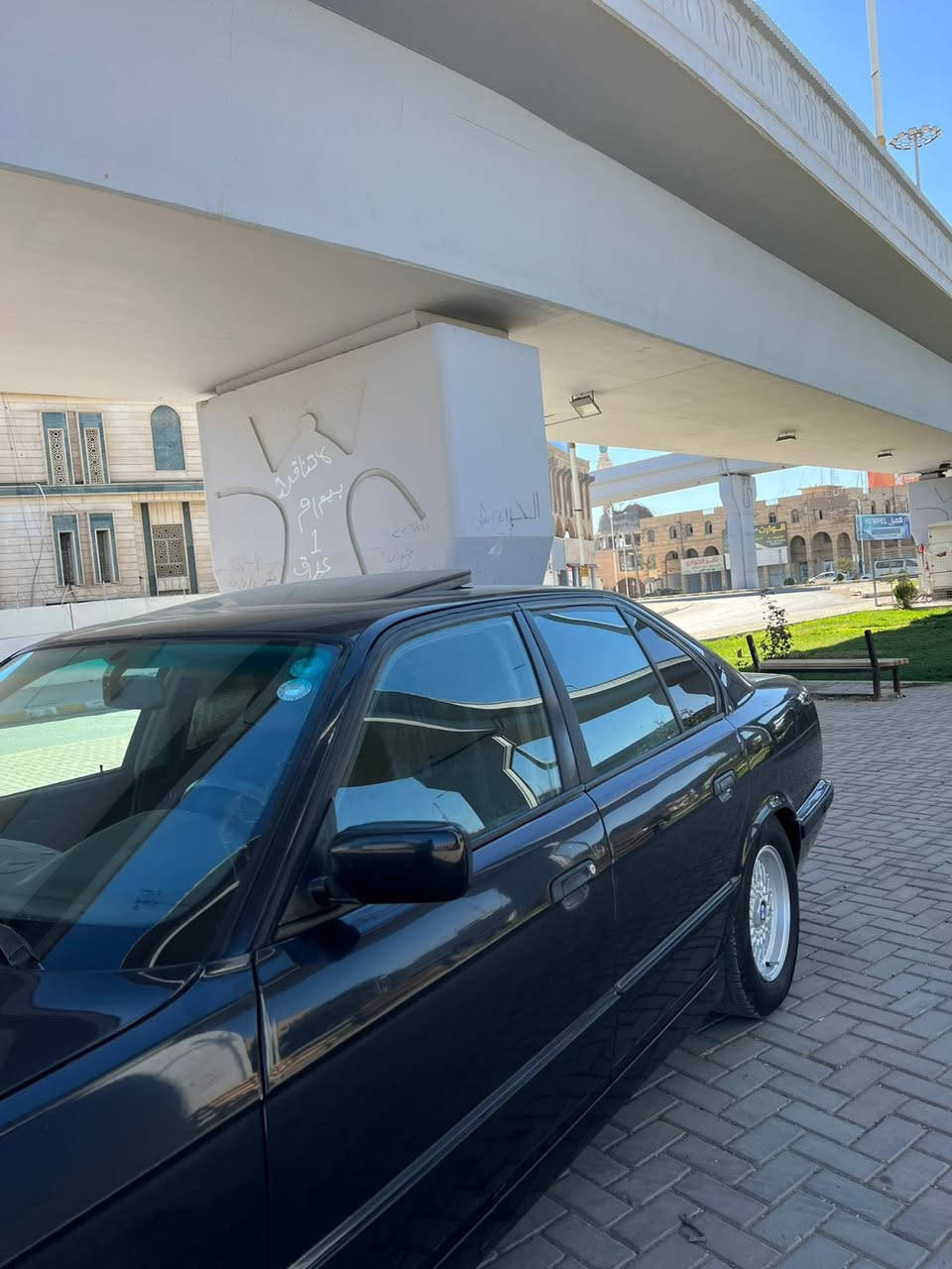 سلام عليكم
حجم 525 
موديل 95
معروف موصفاتها 
محرك مسكر فانوس بلاد بليته وسنويه 
كلشي بالسياره شرط كير محرك تبريد صدر امامي خلفي داخل خارج بلاد وشرط  السعر 83 وبيها مجال للشراي ***********
