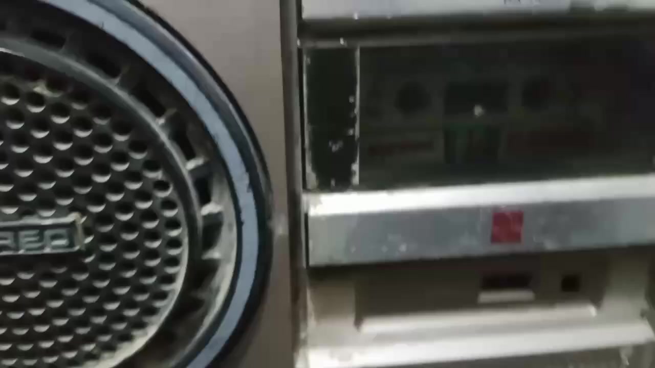 راديو مسجل دبل سماعه شغال راديو حاليا المسجل يشتغل مايطلع صوت اكو مشكله بالعازله تحتاج تنظيف نقص اريل وبعض الدكم حسب الصور والفيديو الموظح السعر 25 مع التوصيل


**إذا كنت صاحب هذا الإعلان وتريد حذفه لأي سبب، رجاءا أرسل رسالة إلى الدعم الفني**