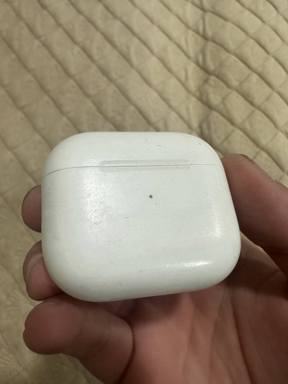للبيع سماعات ايربود 3 
نضافه سماعات 100 /100
نضافه العلبه 80/100 مثل ما موضح ب صور جلوخ
ب شحن درجه اولى 
سعر 100 وبيها مجال 
للاستفسار قليل متواجد فيس 
***********
