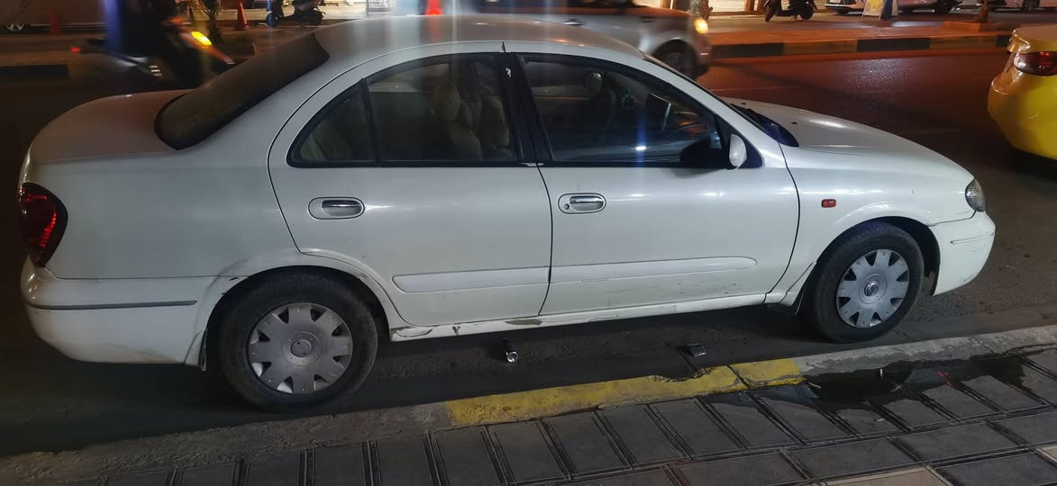 نيسان ٢٠٠٨ ياباني محرك ١٨٠٠ قبق اسود رقم انكليزي تدفئة تبريد بأسمي 
اربع جام كهربائية بيها حادث باب وشوية من الجاملغ موضح بلصورة ماشية ٧٥ الف سعرها ٩٦وبيها مجال سونارها وياها رقمي *********** العنوان الكاظمية
