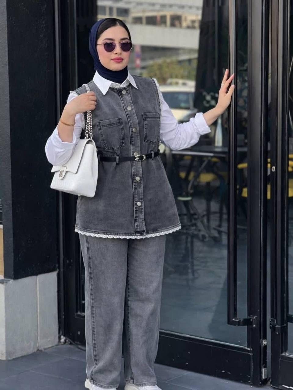 🌸 حصرياً لطقم عيد مميز! 🌸
الطقم:   يلك+بنطرون أنيق
القماش: كابوي صيفي بارد ✨ فخم وراقي
المقاسات: من 40 إلى 50
الفحص: متوفر بوجود المندوب ✅
التوصيل: لكل محافظات العراق 🚚
🎀 تميّزي بإطلالة العيد، اجعلي كل مناسبة ساحرة وجذابة!
ازياء زهرة


**إذا كنت صاحب هذا الإعلان وتريد حذفه لأي سبب، رجاءا أرسل رسالة إلى الدعم الفني**