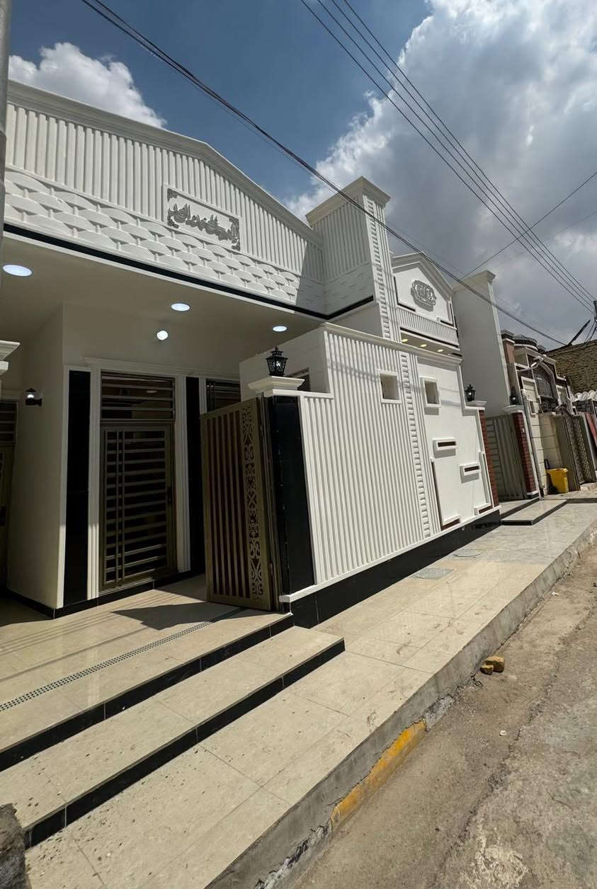 اللهم صل على محمد وال محمد وعجل فرجهم
السلام عليكم اخوان مشتملان للبيع مساحة كل واحد منهما 100 متر طابق ونص يحتوي كل واحد منهما  عله غرفتين نوم وصالة عدد2 واستقبال ومطبخ وصحيات داخليه وخارجيه بناء حديث 2026 وعمل درجه أولى مع ضمان جودة العمل العنوان حي الصحفيين خلف شارع 30 للاستفسار الاتصال على الرقم 
***********
