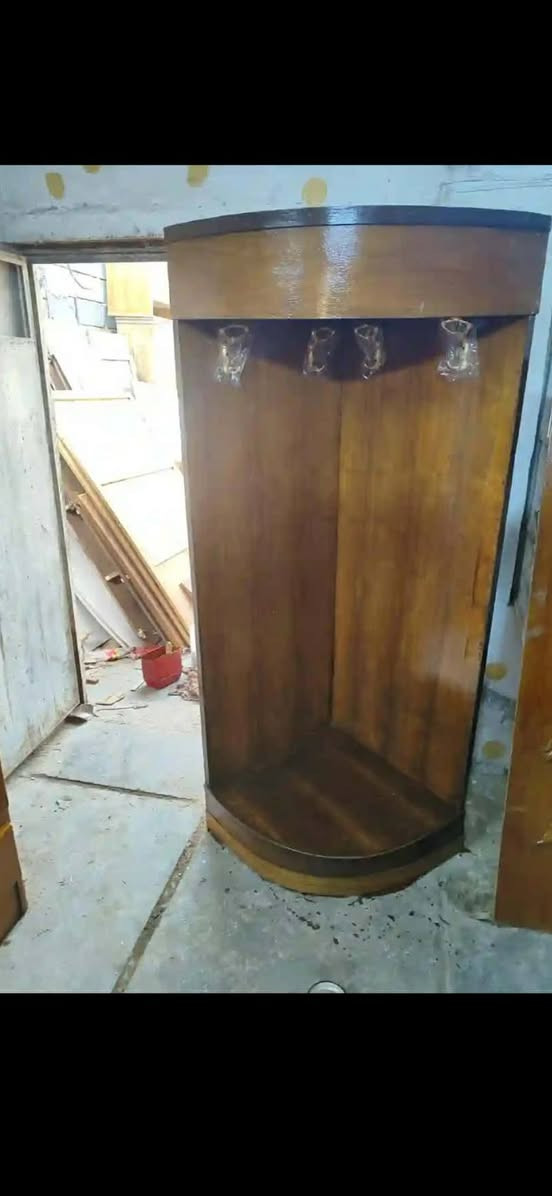 غرفه ام ٦ صاج ثكيل كامله تحتوي على يدات جدد قفاله جدد صبغ تلميع جديد جام جديد ظهر جرجوبه متواجد علخاص اكو توصيل رقمي ***********ابو جود سعره ٣٠٠ هيه وكروته واصل
