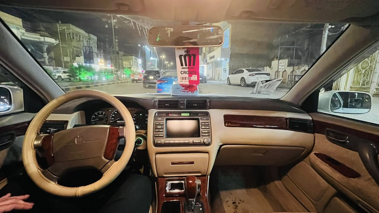 ﷽
السلام عليكم كراون  ((  ملكه)) حاوية كفالة✅
 
 موديل ( 2002)
مكينه. D4 الجبيرة
شاصي 75
كير مكينه حداديه  تايرات باتري كله جديد 
كفاله  كص وضربه 
سياره جديده كلش وجاهزه 

✅  ♕  المواصفات ♕
✅       : 3 دكم   :
✅ كشنات مخمل بيجي 
✅  كشنات 2 كهربائي
✅  مري شفط بلاد  
✅   دمام خلفي  
✅مثبت سرعه
✅ غرفة بيجي  وصاج ملكي 
✅ سيدي 6. اقراص 
✅ ستيرن كهربائي 
✅ برده خلفيه 
للتواصل الاتصال : ***********

السعر 67 وبيها مجال بسيط للشراي
